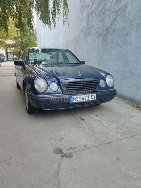 Mercedes Benz E 200 