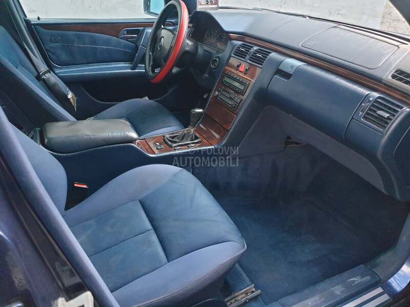 Mercedes Benz E 200 