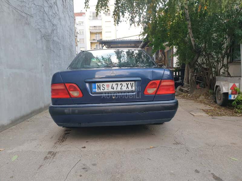 Mercedes Benz E 200 