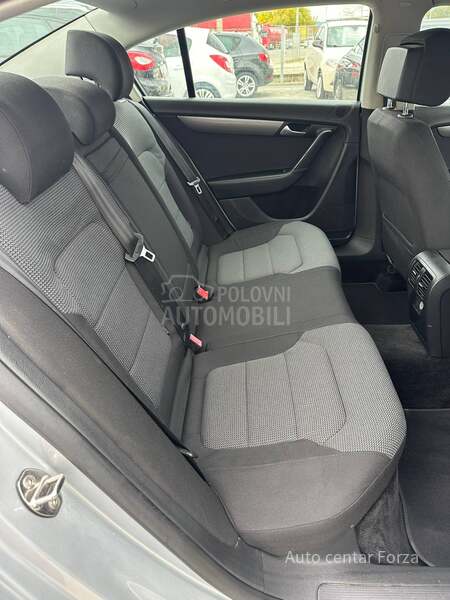Volkswagen Passat B7 N A V I / N O V