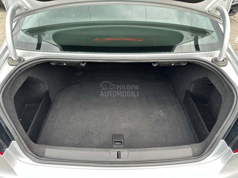 Volkswagen Passat B7 N A V I / N O V