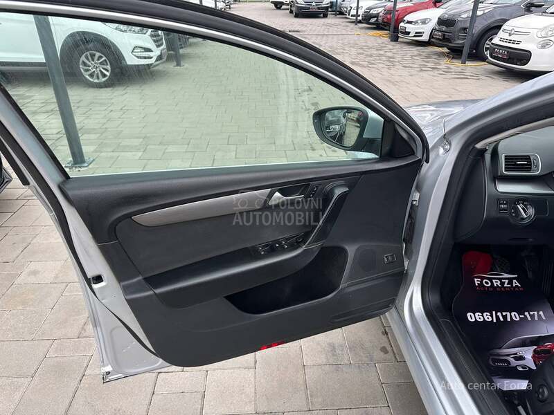 Volkswagen Passat B7 N A V I / N O V