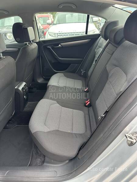 Volkswagen Passat B7 N A V I / N O V