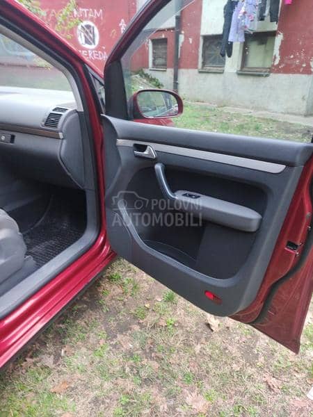 Volkswagen Touran 2.0/DSG/MULTIMEDIA