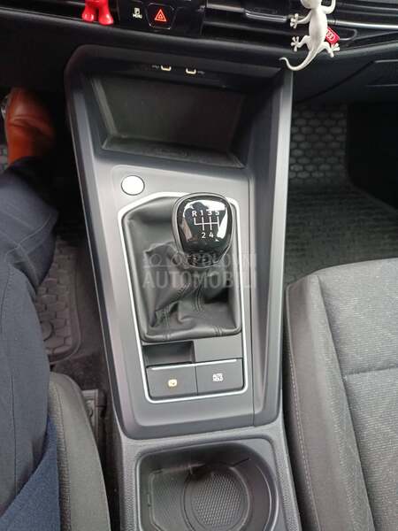 Volkswagen Golf 8 1.0 TSI
