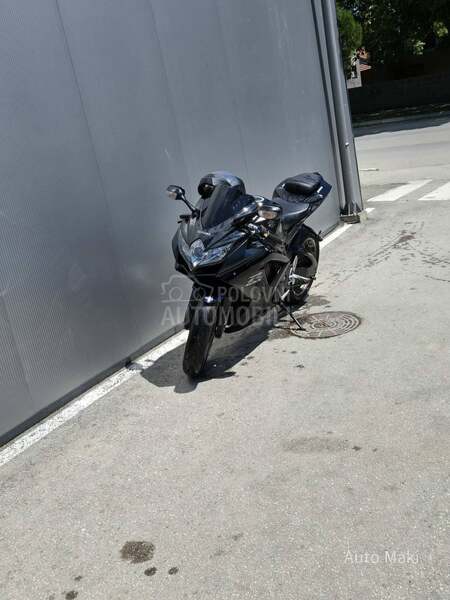 Suzuki GSX R750  K9