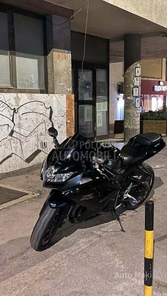 Suzuki GSX R750  K9