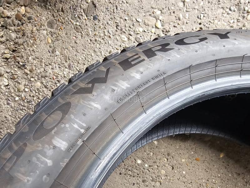 Pirelli 235/50 R19 Zimska
