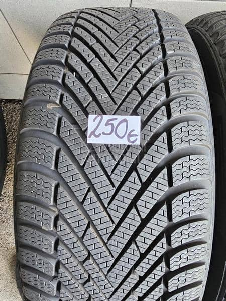 Pirelli 235/50 R19 Zimska