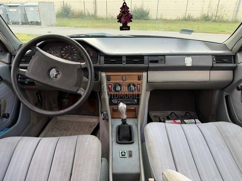 Mercedes Benz E 124 2.3 Redni