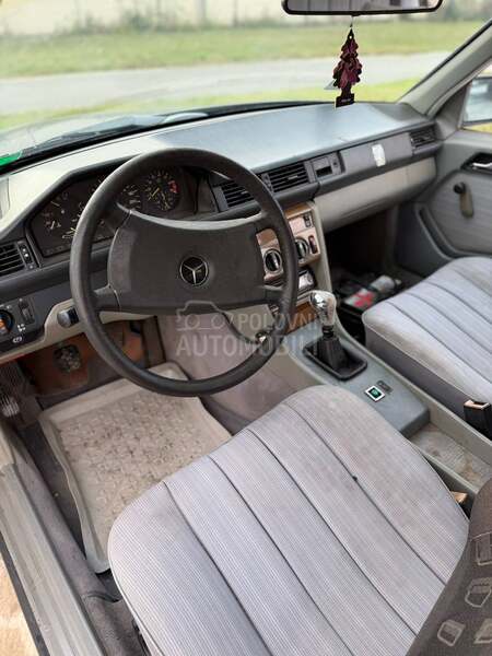 Mercedes Benz E 124 2.3 Redni