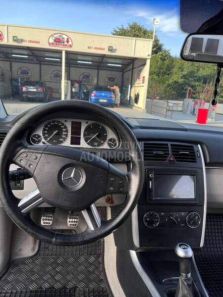 Mercedes Benz B 180 