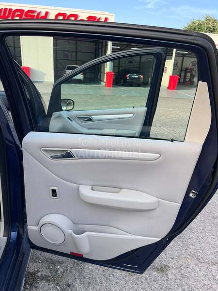 Mercedes Benz B 180 