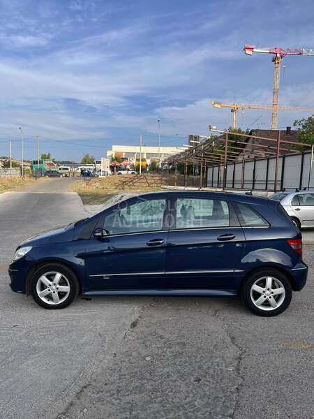 Mercedes Benz B 180 