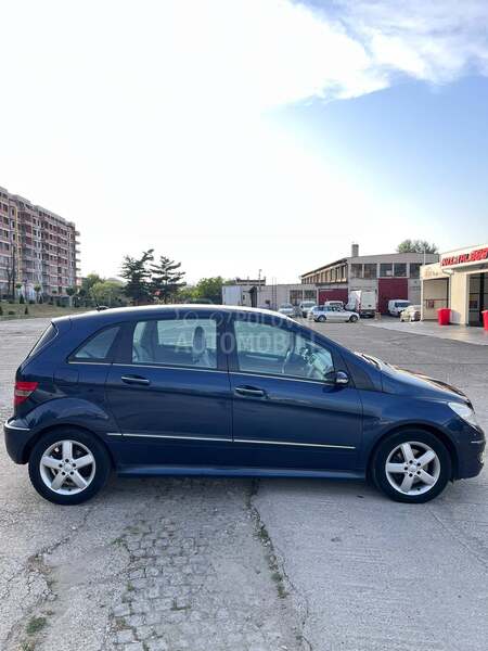Mercedes Benz B 180 