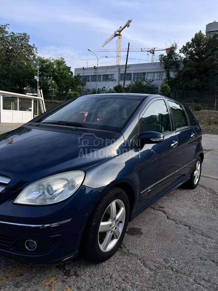 Mercedes Benz B 180 