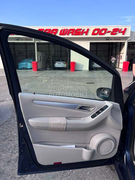Mercedes Benz B 180 