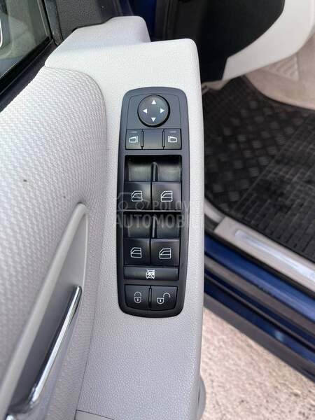 Mercedes Benz B 180 