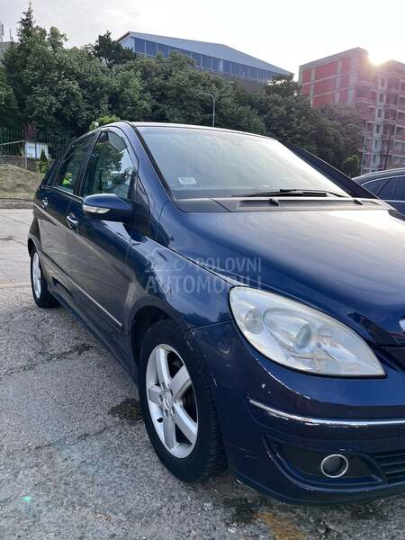 Mercedes Benz B 180 