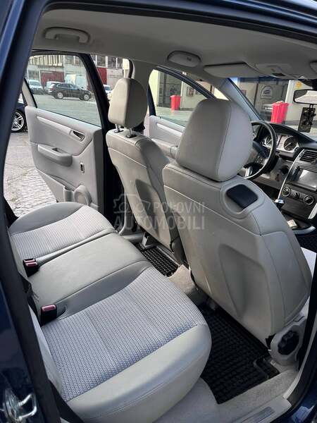 Mercedes Benz B 180 