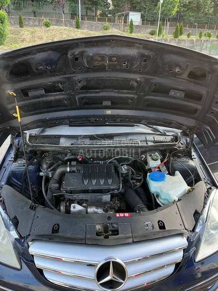 Mercedes Benz B 180 