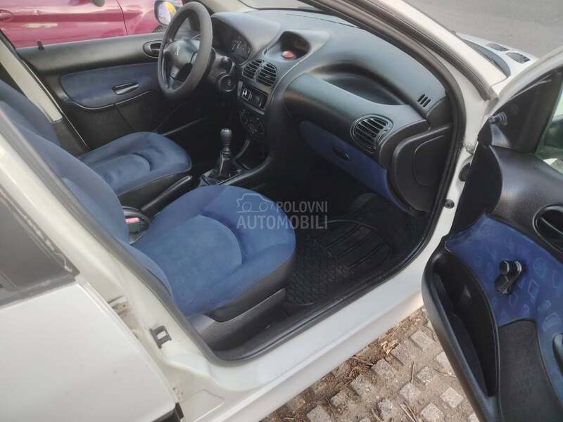 Peugeot 206 1.1