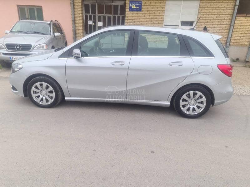 Mercedes Benz B 180 