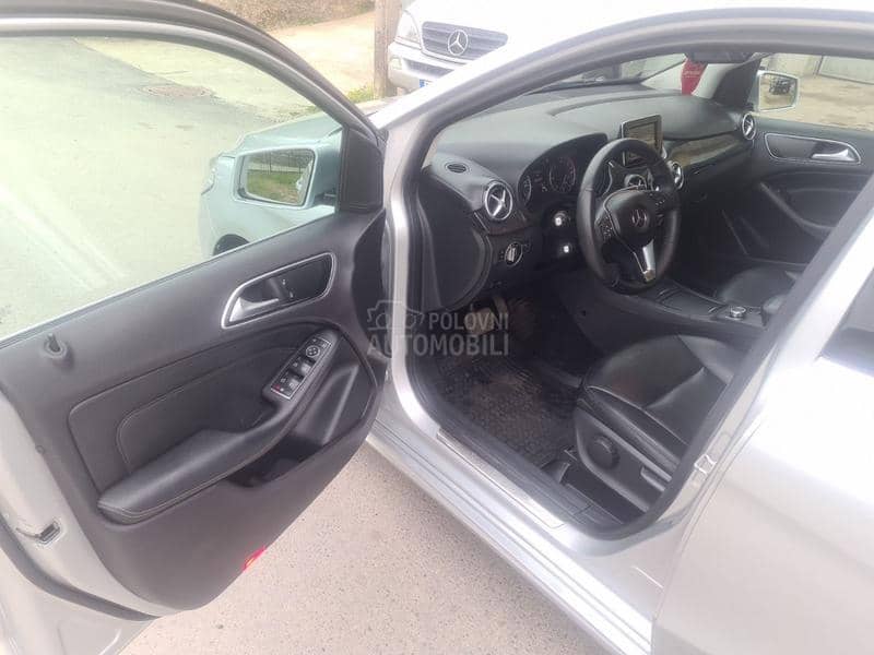 Mercedes Benz B 180 