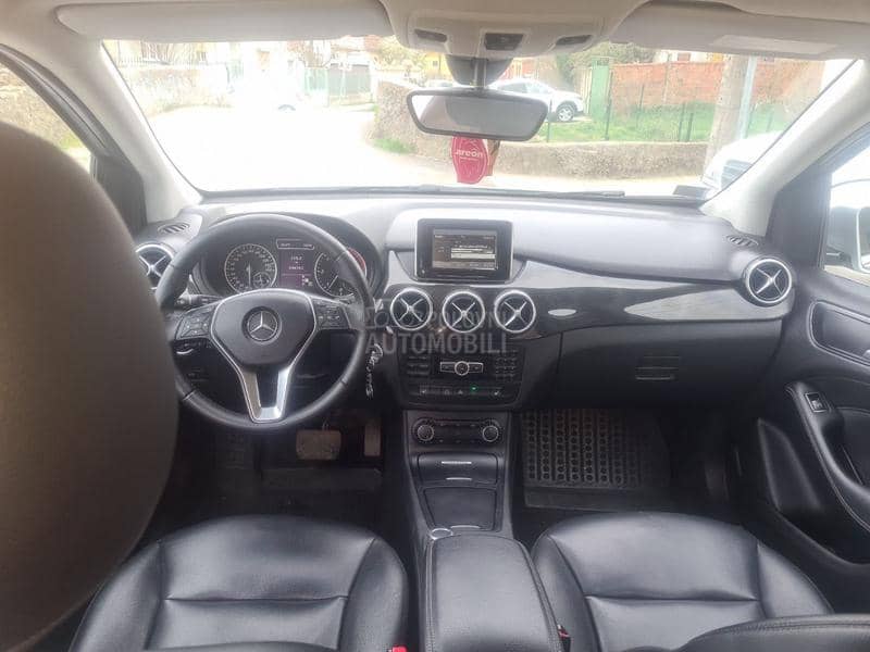Mercedes Benz B 180 