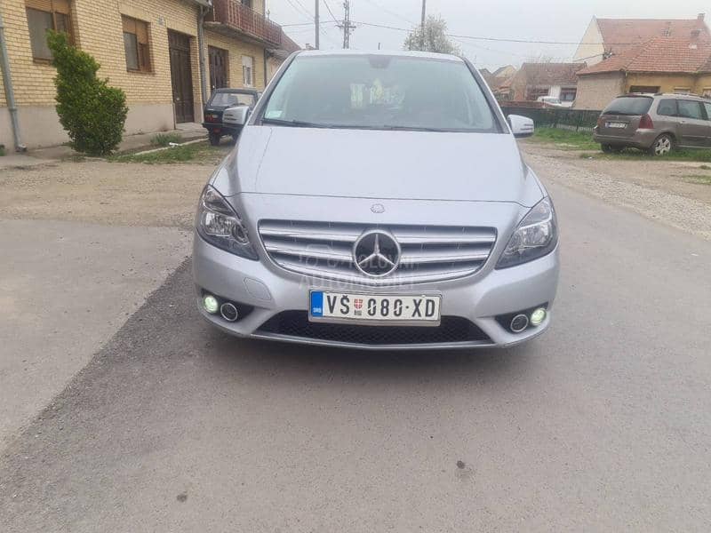 Mercedes Benz B 180 