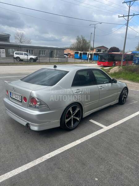Lexus IS 200 