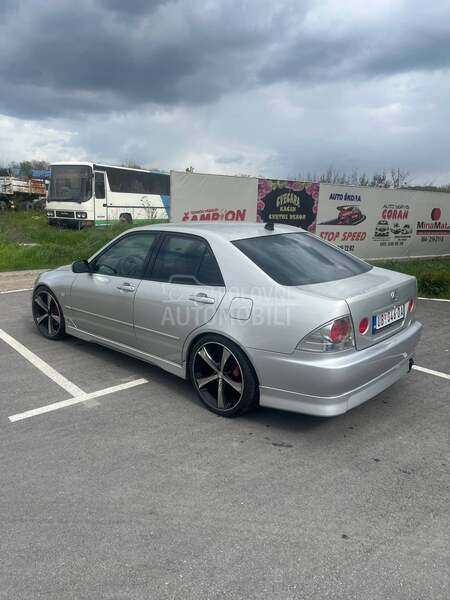 Lexus IS 200 