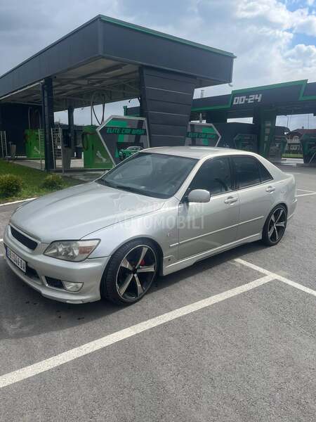 Lexus IS 200 