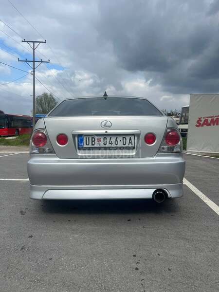 Lexus IS 200 
