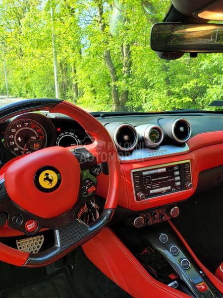 Ferrari California V8