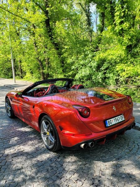 Ferrari California V8