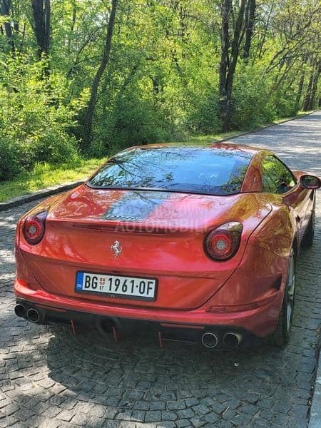 Ferrari California V8