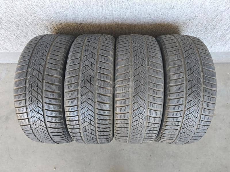 Pirelli 225/45 R19 Zimska