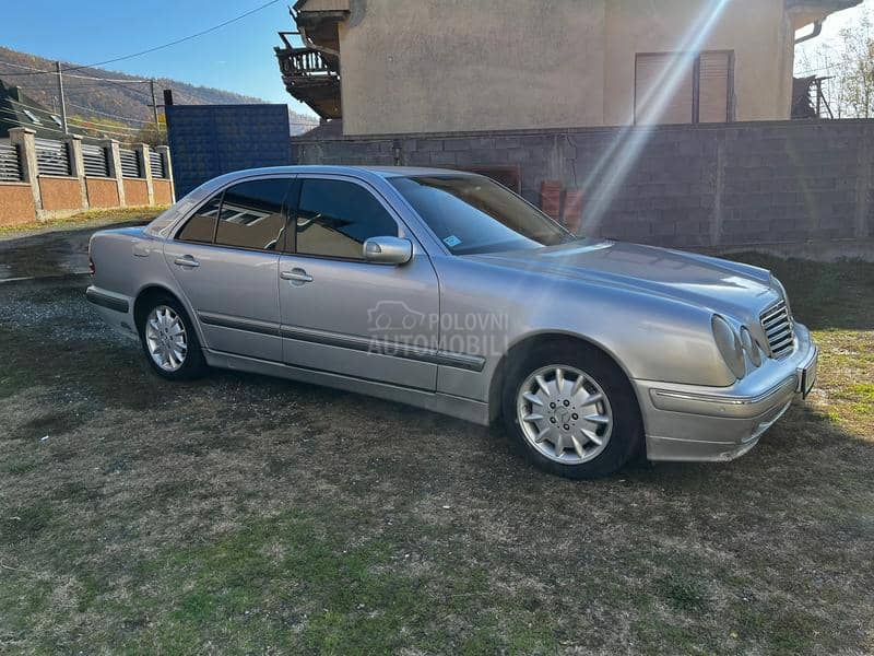 Mercedes Benz E 220 elegance