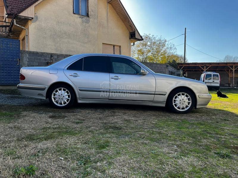 Mercedes Benz E 220 elegance