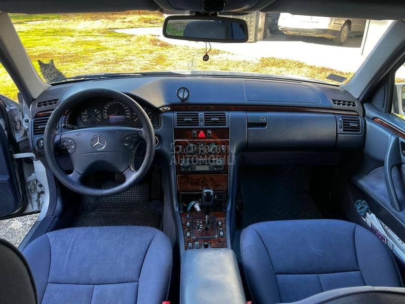 Mercedes Benz E 220 elegance