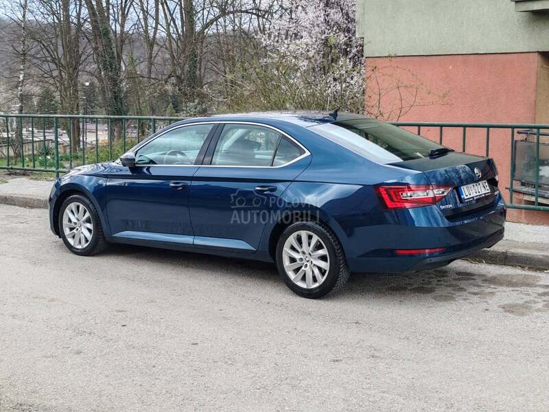 Škoda Superb 