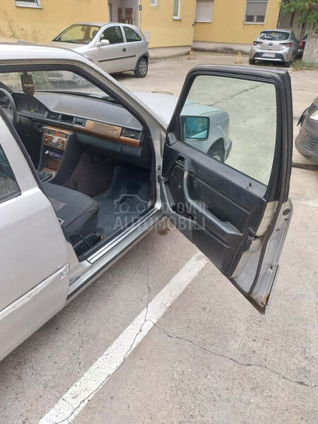Mercedes Benz E 124 e200