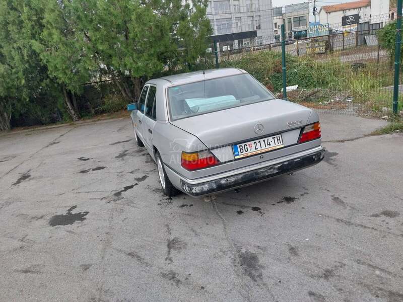 Mercedes Benz E 124 e200