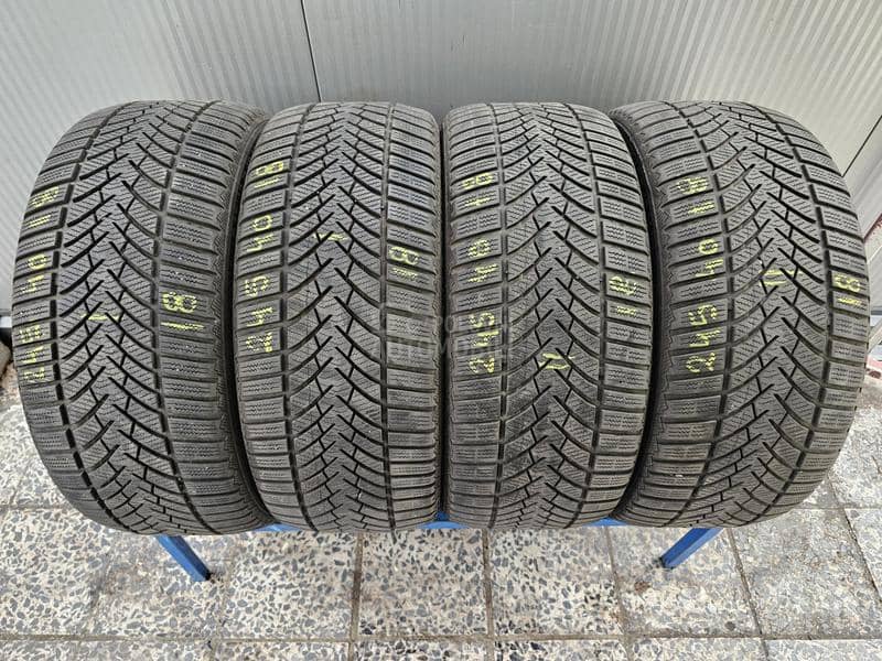 Semperit 245/40 R18 Zimska