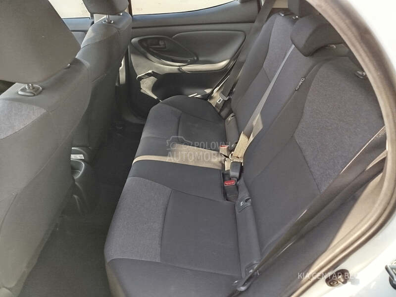 Toyota Yaris 1.0 LUNA M/T