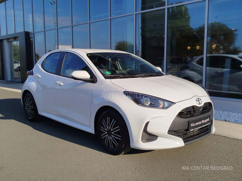 Toyota Yaris 1.0 LUNA M/T
