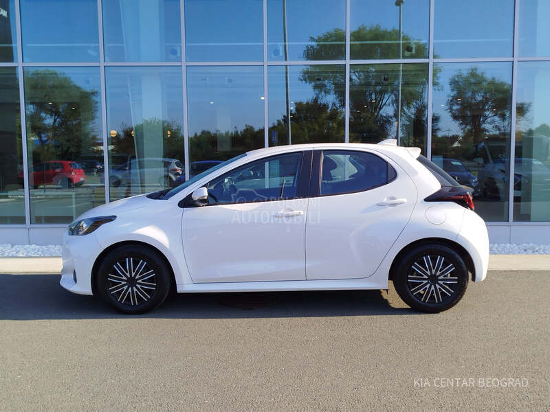 Toyota Yaris 1.0 LUNA M/T