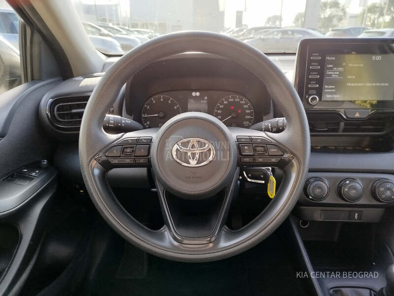 Toyota Yaris 1.0 LUNA M/T