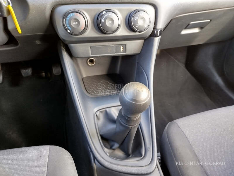 Toyota Yaris 1.0 LUNA M/T